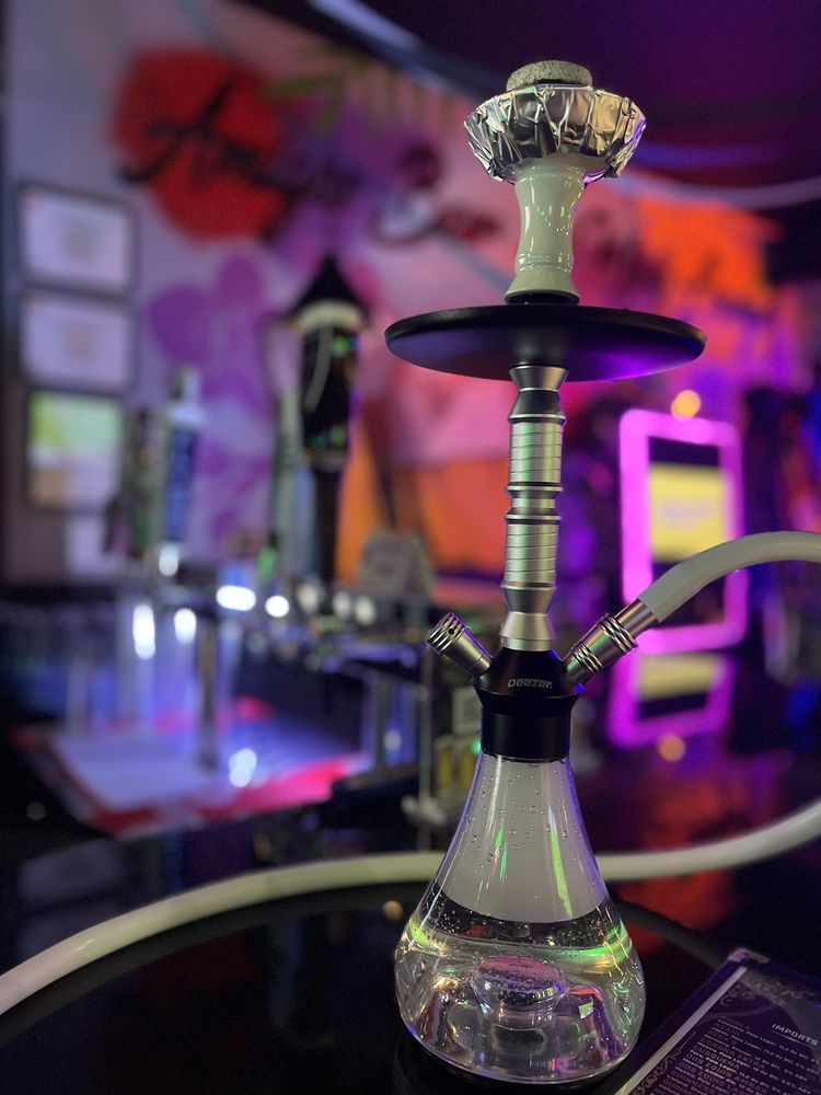 Amigos Beer & Wine Lounge Image
