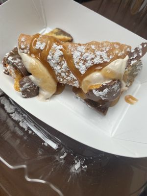 Rolling Cannoli