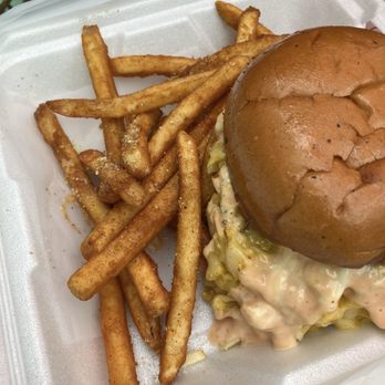 Burger Culture - Mac and cheese burger with fries - Burgers Near Me - Tampa, Florida Burger Culture - Mac and cheese burger with fries - Burgers Near Me - Tampa, Florida