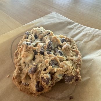 Jonesy’s Fried Chicken - Chocolate chip & macadamia cookie - Chicken Wings Near Me - Goleta, California
