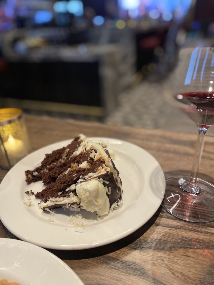 Barrel & Vine, Omaha Roadtrippers