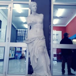Liceo Artistico Brera - Statua nell'atrio della scuola