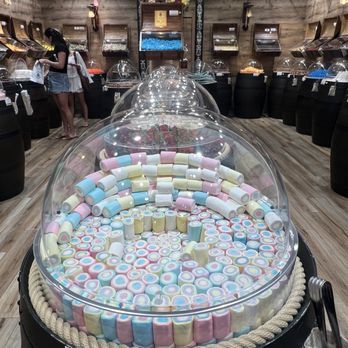 Captain Candy Shop - Candy Stores Near Me - Miami Beach, Florida