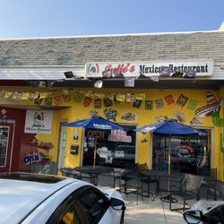 Julios Mexican Restaurant - Outside