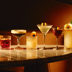 Clique Bar & Lounge
