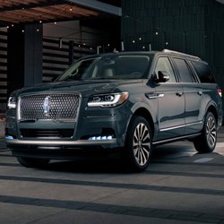 Gold Star Luxury Hawaii - Black Lincoln Navigator Available