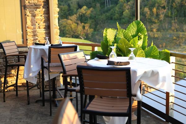 THE WONDER BAR STEAKHOUSE by null