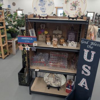 Salem Gardens - Specialty Food Near Me - South Lyon, Michigan