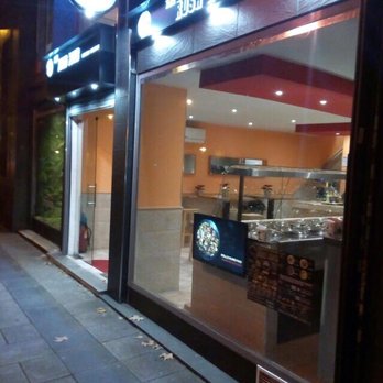 The Rush Hour - Outside of the store at night. - Bars Near Me - Madrid, M