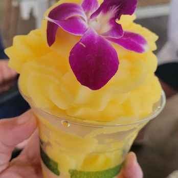 Barefoot Beach Cafe - Mango smoothie - Breakfast & Brunch Near Me - Honolulu, Hawaii