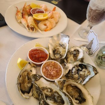 The Pinnacle Restaurant  - Please don't order these appetizer! Oysters were bad and they still charged me for it even after I returned it!! - Mediterranean Near Me - Temecula, California