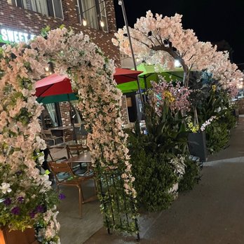 Sweet Basil on Moody - Outdoor - Italian Near Me - Waltham, Massachusetts Sweet Basil on Moody - Outdoor - Italian Near Me - Waltham, Massachusetts