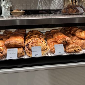 Aux Désirs de Manon - Pastry case - Bakeries Near Me - Paris, 75 Aux Désirs de Manon - Pastry case - Bakeries Near Me - Paris, 75