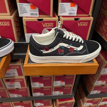 Vans Outlet - The embroidery is awesome. - Shoe Stores Near Me - Vaughan, Ontario