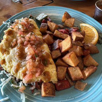 Cambria Mimosas - Custom omelette with jalapeños, bacon and spinach, with Swiss cheese and home fries - American Near Me - Cambria, California