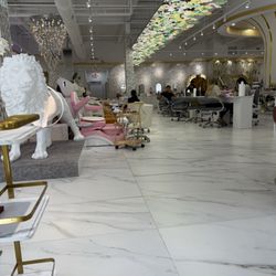 Royal Nails & Spa