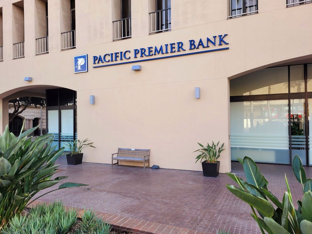 PACIFIC PREMIER BANK Updated September 2024 14 Photos 790 East