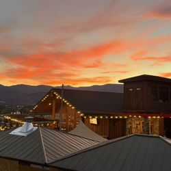 Chelan Ridge Winery - The sunset above the tasting room