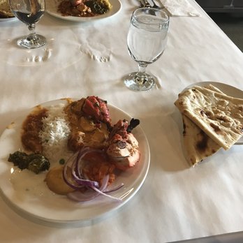 Aab India Restaurant - A few items from Buffet- Naan, Tandoori Chicken and Rice - Indian Near Me - Columbus, Ohio