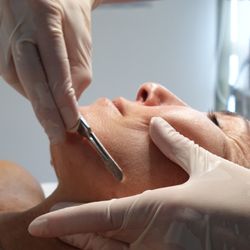 Lumina Skin - Dermaplaning