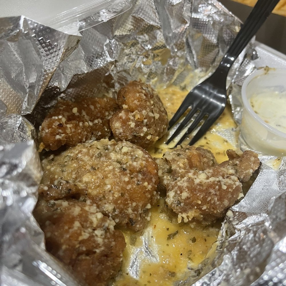 Parmesan garlic boneless wings - buttery and garlicky Parmesan garlic boneless wings - buttery and garlicky