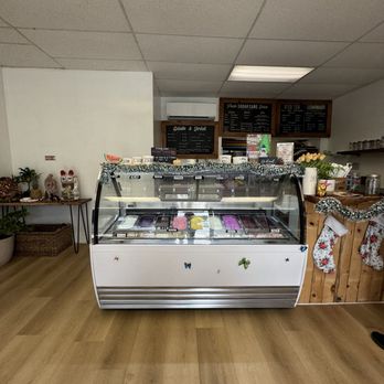 Sugah Daddehs Kane Juice - Service counter - Juice Bars & Smoothies Near Me - Kailua, Hawaii Sugah Daddehs Kane Juice - Service counter - Juice Bars & Smoothies Near Me - Kailua, Hawaii