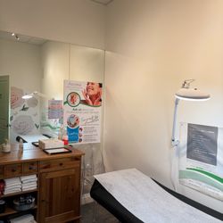 Aroma Waxing & Laser Clinic