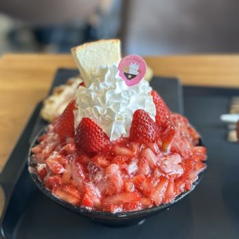 Sulbing - Premium Strawberry with Cheesecake - Desserts Near Me - Santa Clara, California Sulbing - Premium Strawberry with Cheesecake - Desserts Near Me - Santa Clara, California