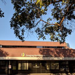 Imaging Healthcare Specialists - La Jolla - Entrance to IHS La Jolla facility. Parking is reserved in the front for patients.