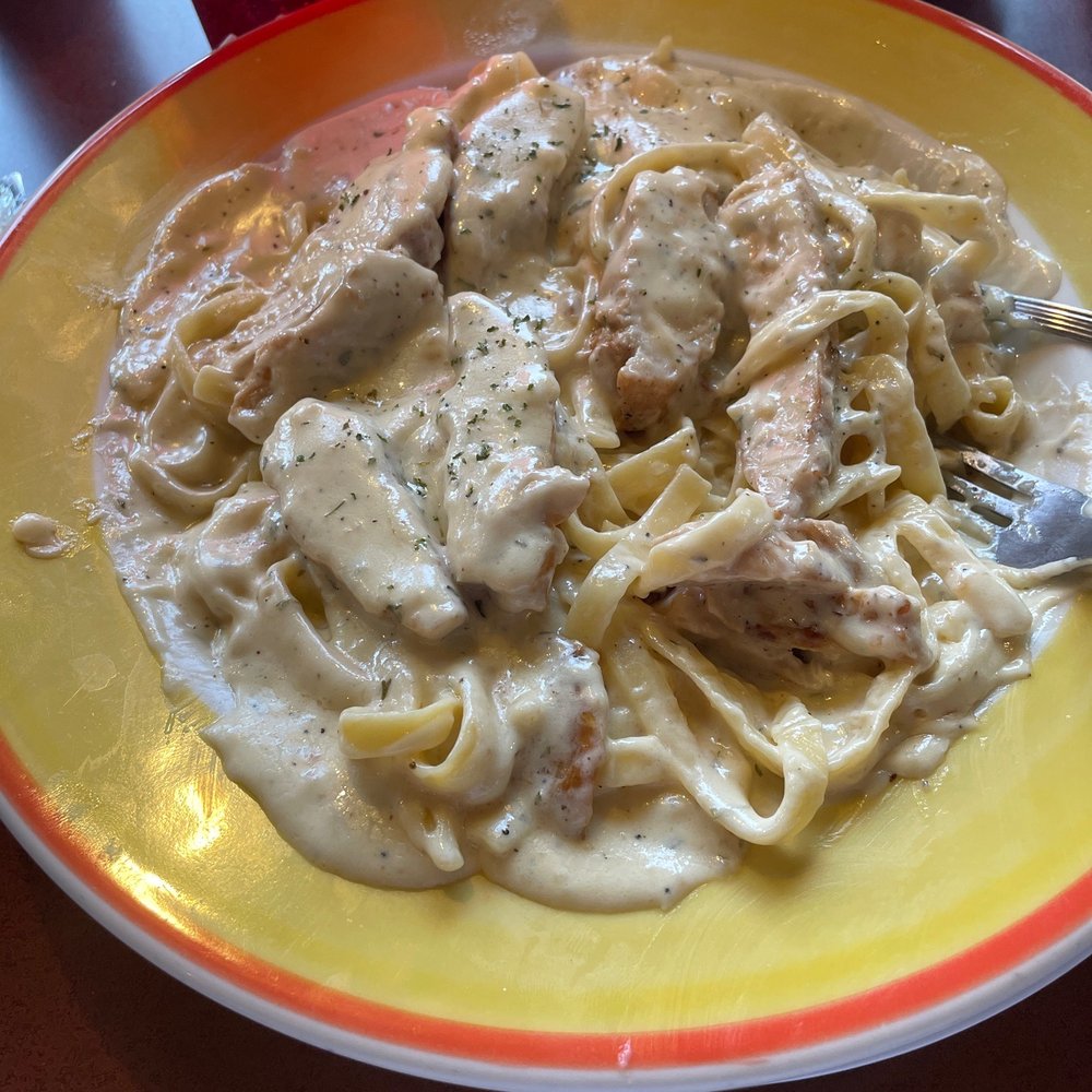 Fe Fettuccine Alfredo w chicken
