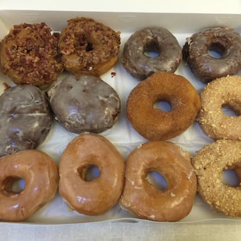 Donut King - Donuts Near Me - Minneola, Florida