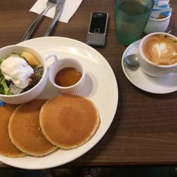 Fine Day - Pancakes with fruits and yogurt
