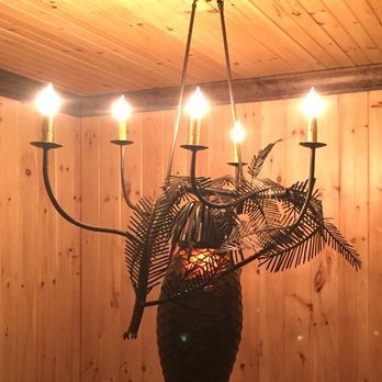Great Pines Resort - Stunning chandelier on 2nd floor - Resorts Near Me - Old Forge, New York