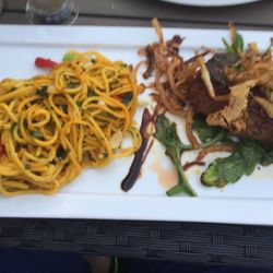 Pizzeria Venezia - Ein super leckeres Steak Vom Holzgrill mit Röstzwiebeln und Kräuterbutter, selbstgemachtenSpaghetti mit Knoblauch und Peperoni.