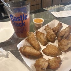 Trails End - Good wings and fantastic Bloody Mary