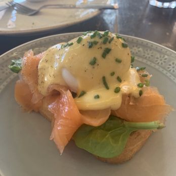 Le Pointu - Gluten free eggs Benedict - Cafes Near Me - Lausanne, VD