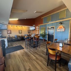 Southern Shores Pizza & Deli - Dining Room
