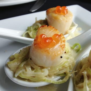 Lighthouse Bistro & Pub - Seared scallops - Seafood Near Me - Nanaimo, British Columbia
