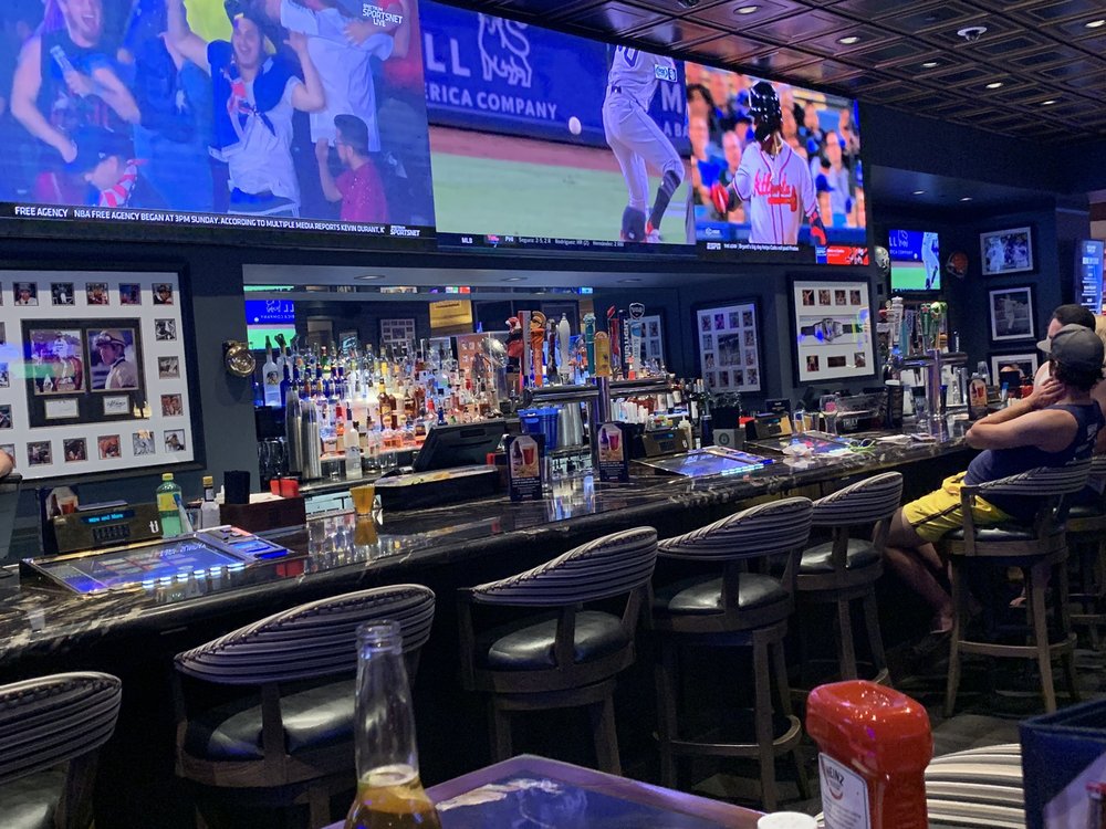 Golden Circle Sports Bar, Las Vegas Roadtrippers