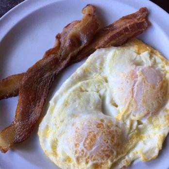 Pelton Cafe - Eggs over easy with bacon - Breakfast & Brunch Near Me - San Leandro, California