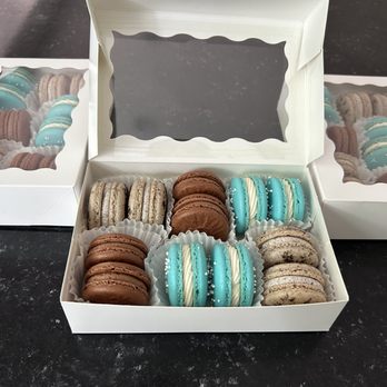 Marlo’s Macarons - Gift Box with Chocolate, Vanilla and Cookies n' Cream - Macarons Near Me Marlo’s Macarons - Gift Box with Chocolate, Vanilla and Cookies n' Cream - Macarons Near Me