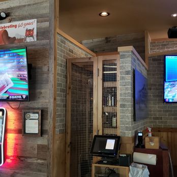 Hooters - DECOR - American Near Me - Weston, Florida