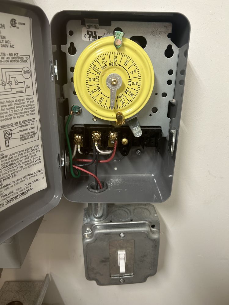 Slide of Handyman services by Abel Cruz