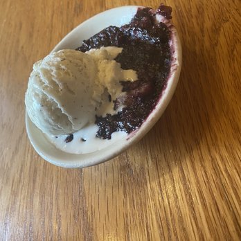 Old Mill Restaurant - Blackberry cobbler with vanilla ice cream - American Near Me - Pigeon Forge, Tennessee Old Mill Restaurant - Blackberry cobbler with vanilla ice cream - American Near Me - Pigeon Forge, Tennessee
