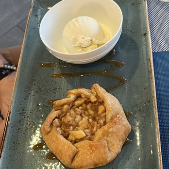 Tarpon House @ Marriott - Apple galette for dessert - American Near Me - Fort Myers, Florida Tarpon House @ Marriott - Apple galette for dessert - American Near Me - Fort Myers, Florida