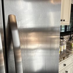 Renjoy - Short Term Rental Management - How the fridge looked when we checked in.