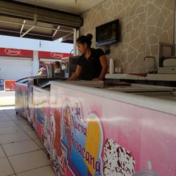La Nueva Michoacana - Nice people and good ice cream on an outside corner of the Mercado Pino Suárez