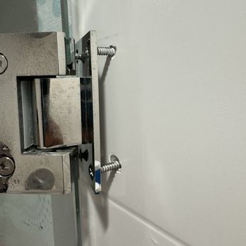 Tru by Hilton Indianapolis Lawrence - poor construction of shower door connected to wall - Hotels Near Me - Indianapolis, Indiana Tru by Hilton Indianapolis Lawrence - poor construction of shower door connected to wall - Hotels Near Me - Indianapolis, Indiana