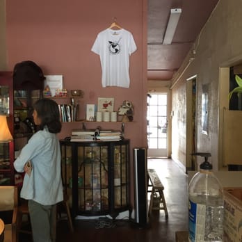 Peace Café - The books make this place feel homey. - Vegan Near Me - Honolulu, Hawaii Peace Café - The books make this place feel homey. - Vegan Near Me - Honolulu, Hawaii