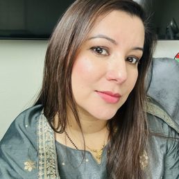 My face looks clearer with minimal makeup (blush, lipstick and eyeliner) that I have on currently. My face looks clearer with minimal makeup (blush, lipstick and eyeliner) that I have on currently.